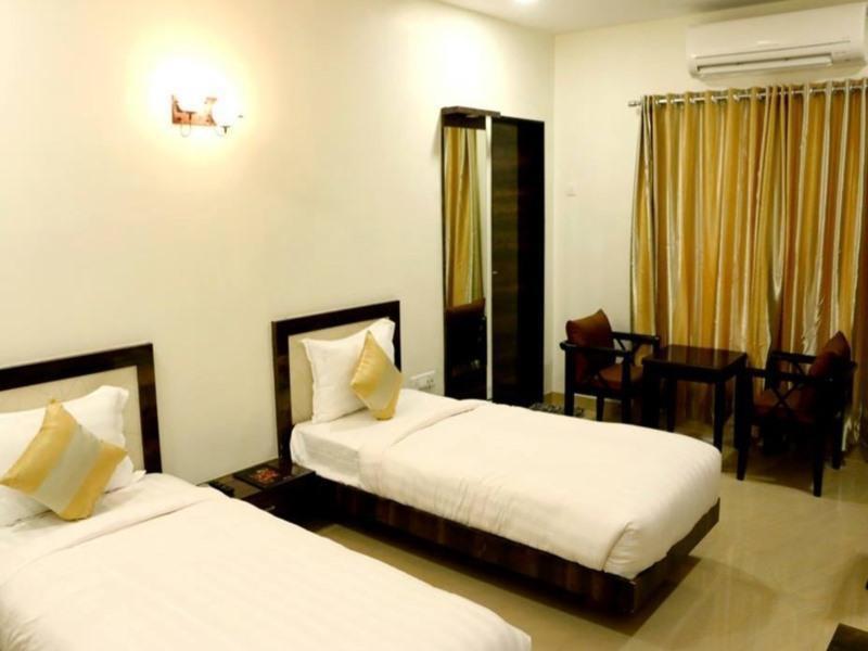 Townhouse Oak Hotel The Sudesh Rāipur Eksteriør bilde